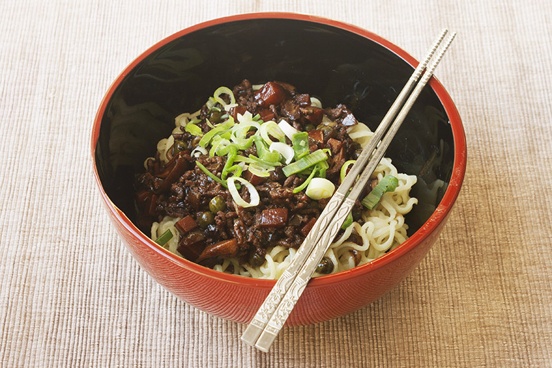 Chinese Fried Sauce Noodle (Zha Jiang Mian)